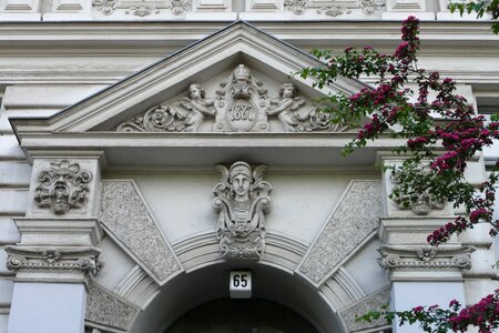 Gründerzeit stucco portal