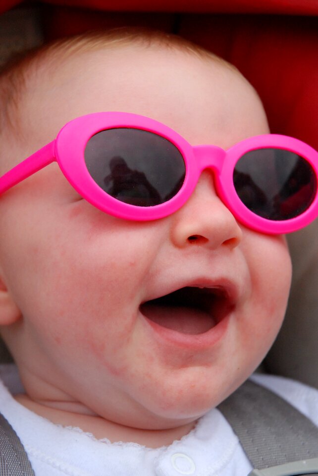 Baby sunglasses sourir