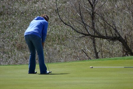 Sport putting golfer