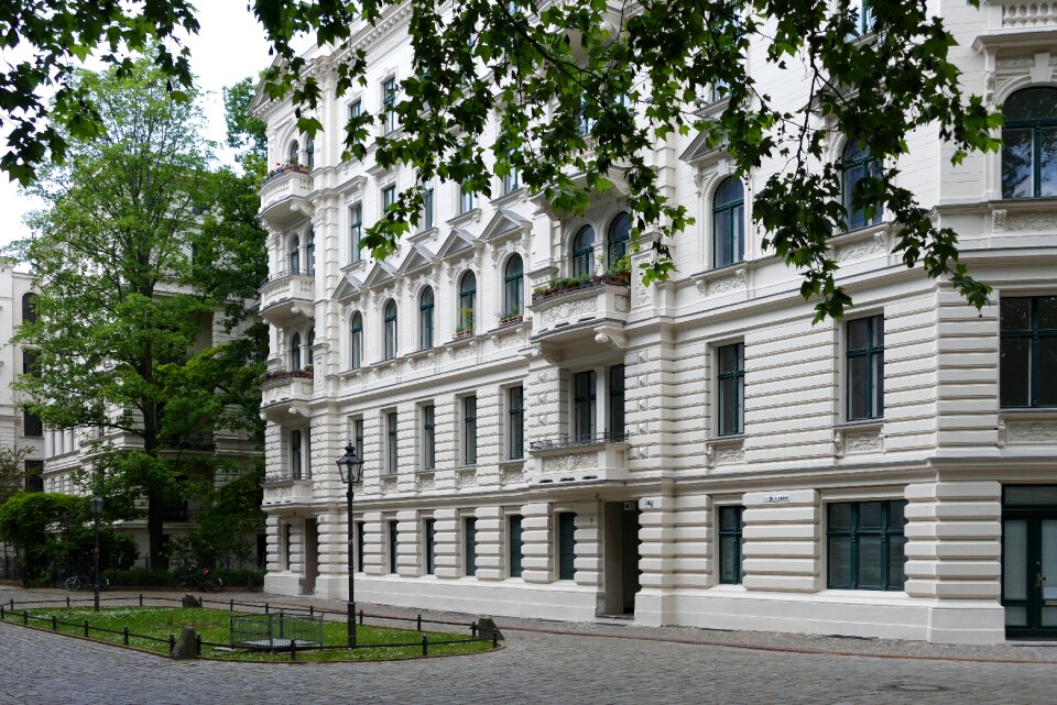 Gründerzeit old building live