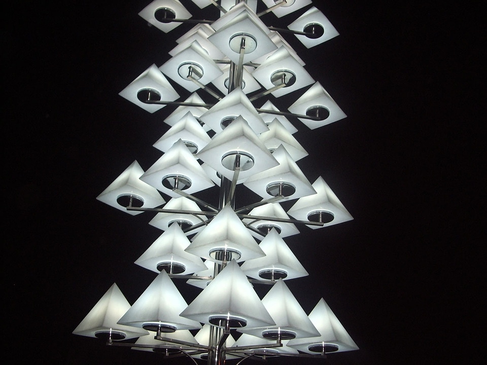 Sculpture pyramid quadrilateral