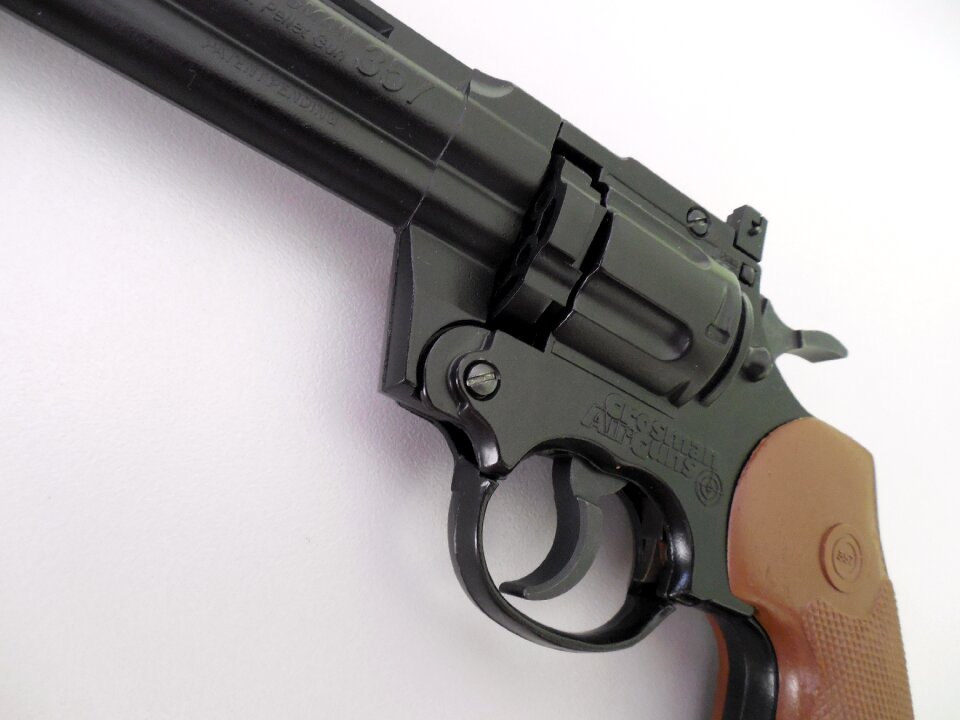 Revolver compressed air colt