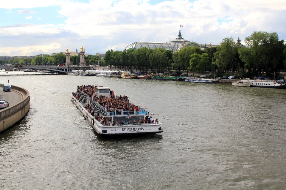 Boat paris sightseeing tours