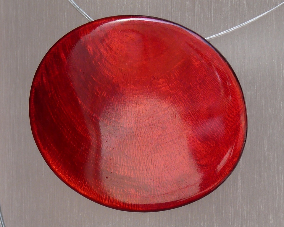 Chain medallion red