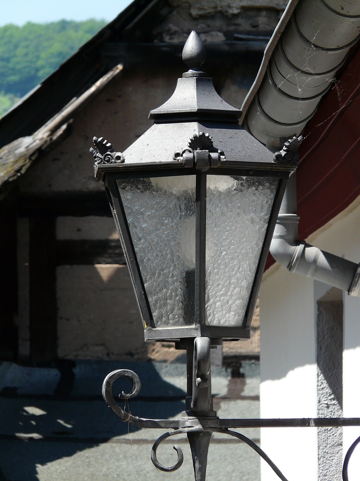 Light lamp schmie­de­ei­sern