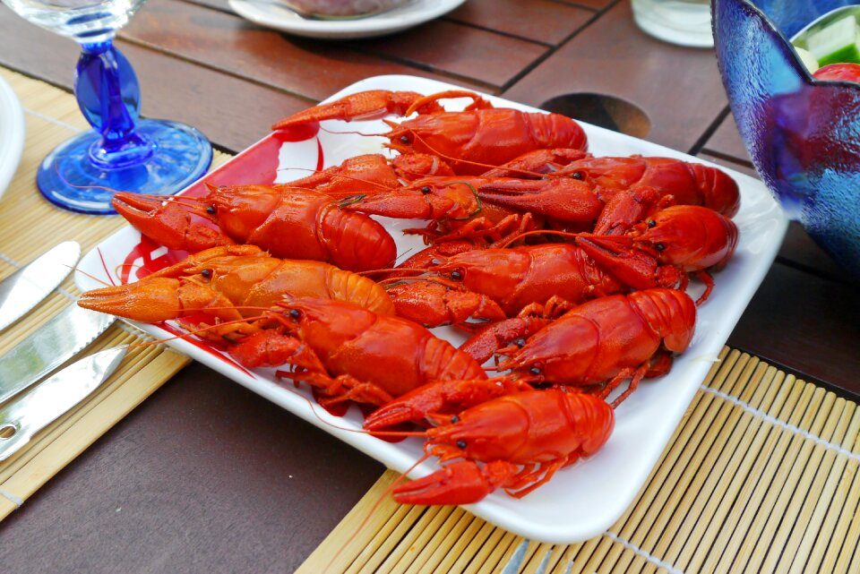 Red eat crab summer court