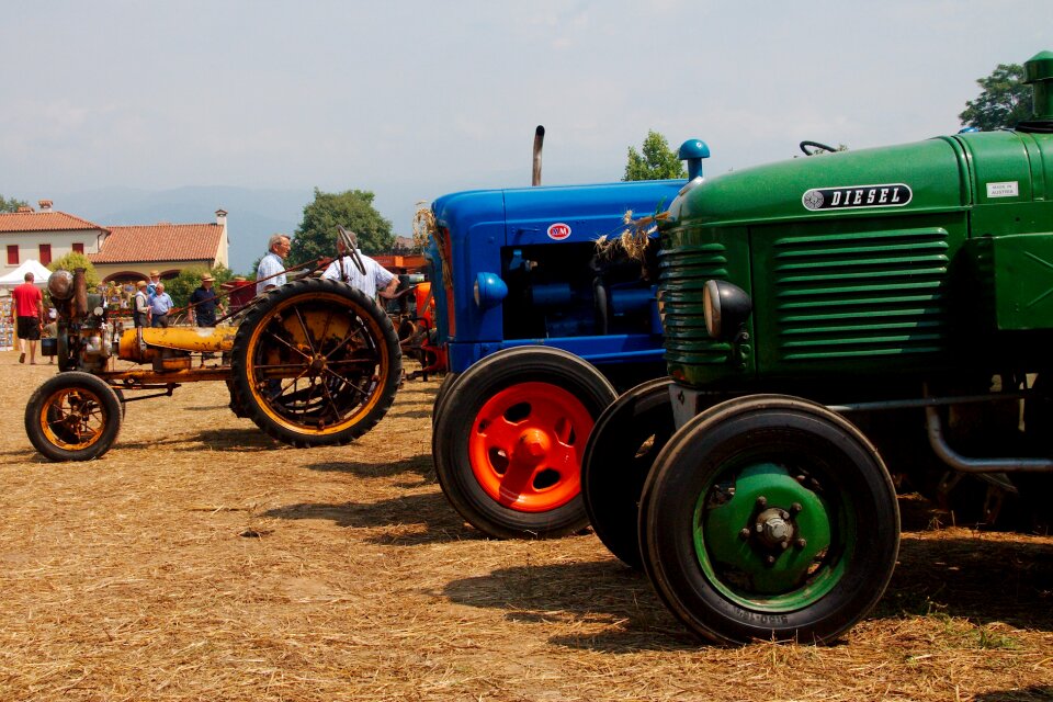 Tractors threshing agriculture
