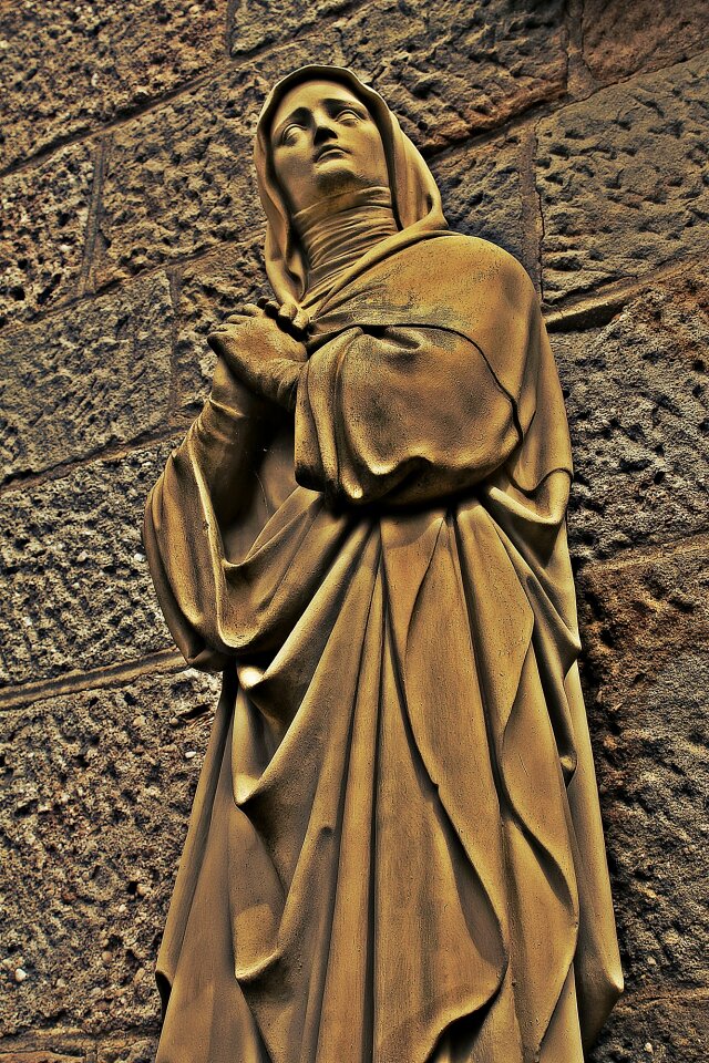 Figure statue church photo