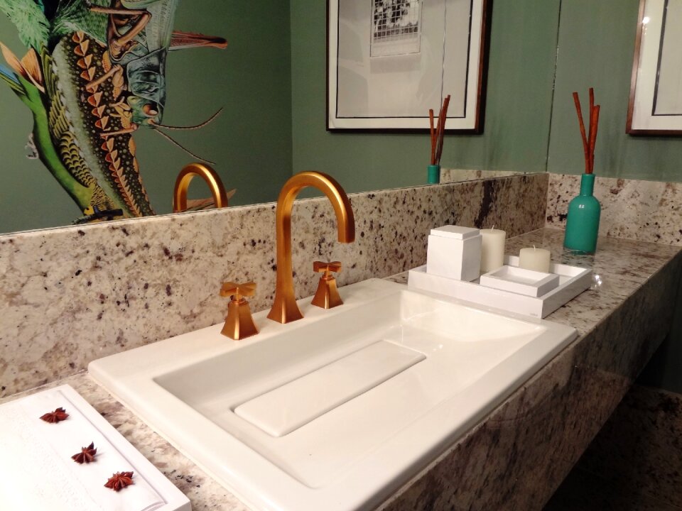 Bathroom washbasin pia