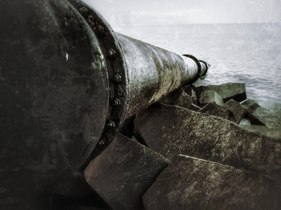 Coast rust steel pipe