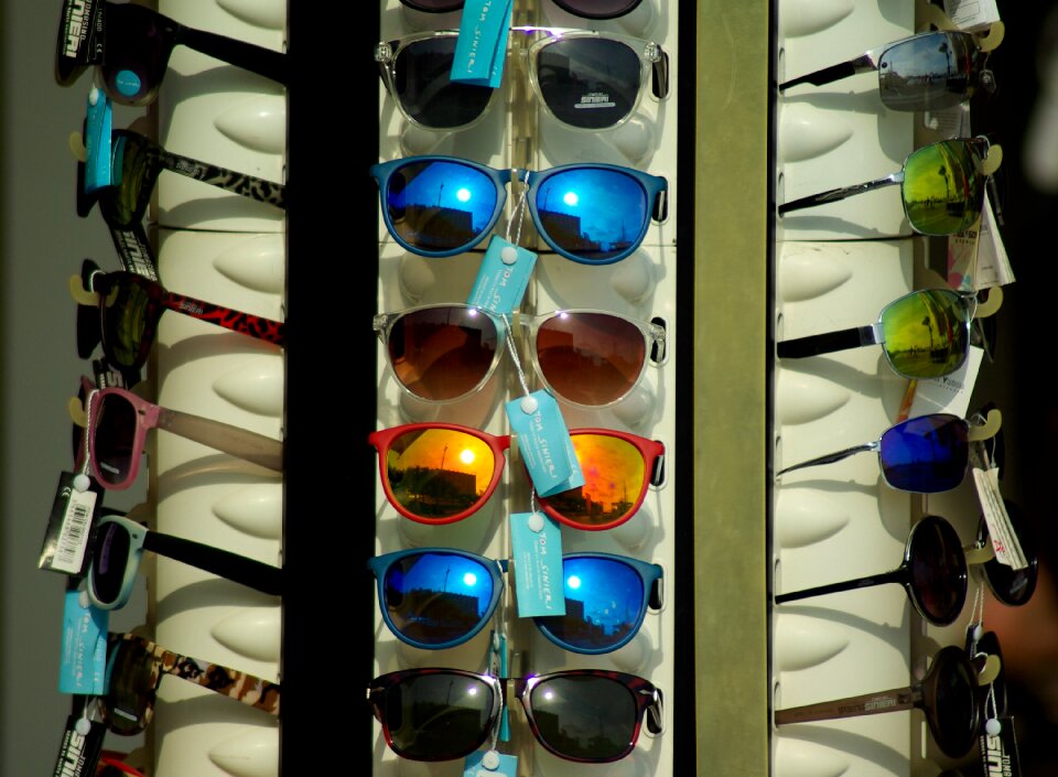 Sunglasses eyes mode