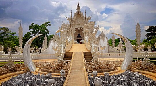 Chiang rai province the white temple measure