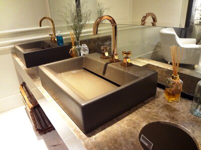 Bathroom washbasin pia