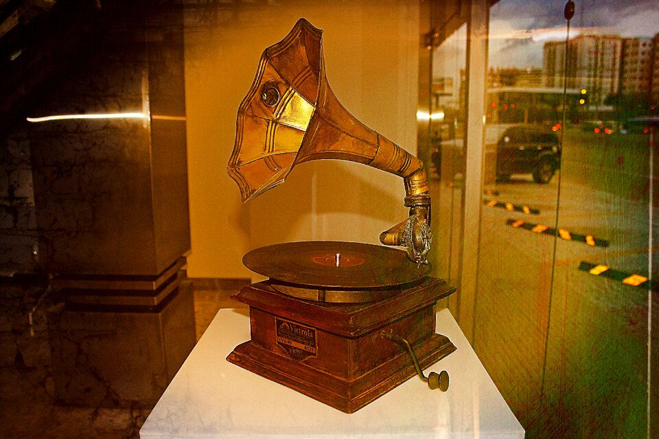 Music horn old