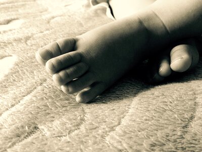 Child fingers feet