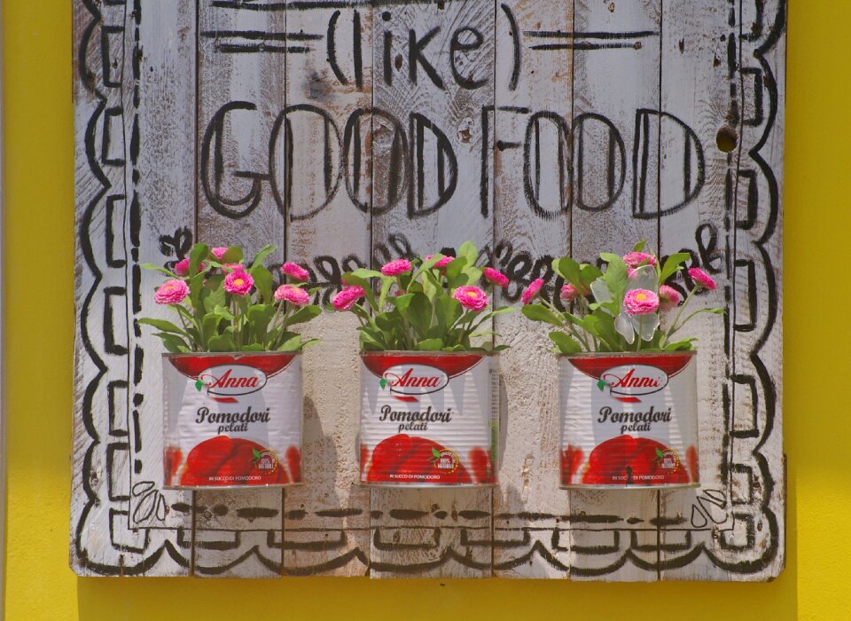 Decorative deco tin cans