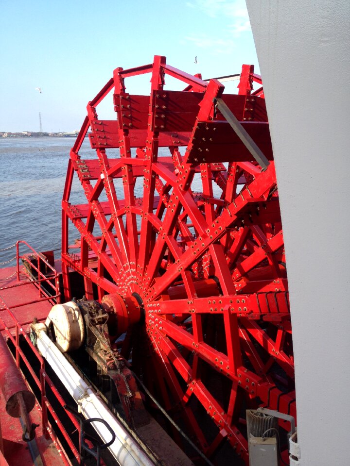 Paddle wheel mississippi river