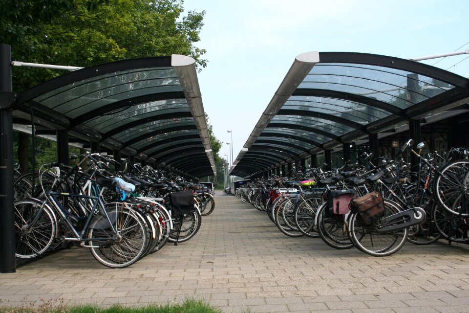 Station bicycle track