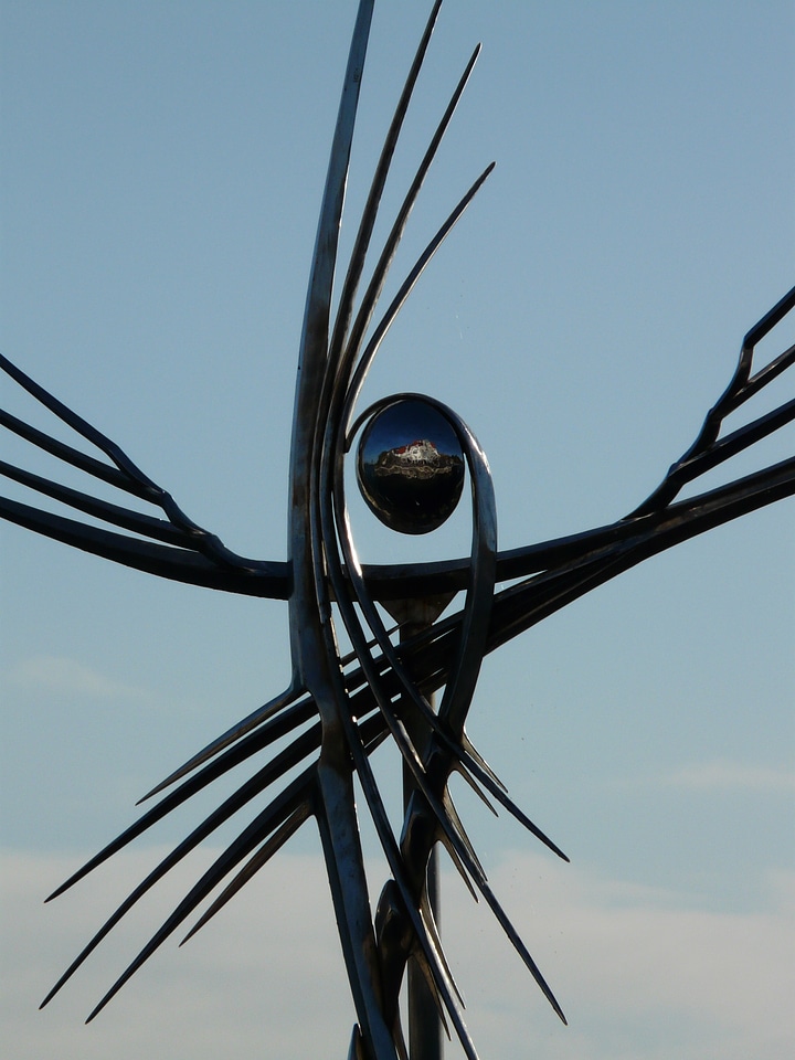 Wing iron pointed