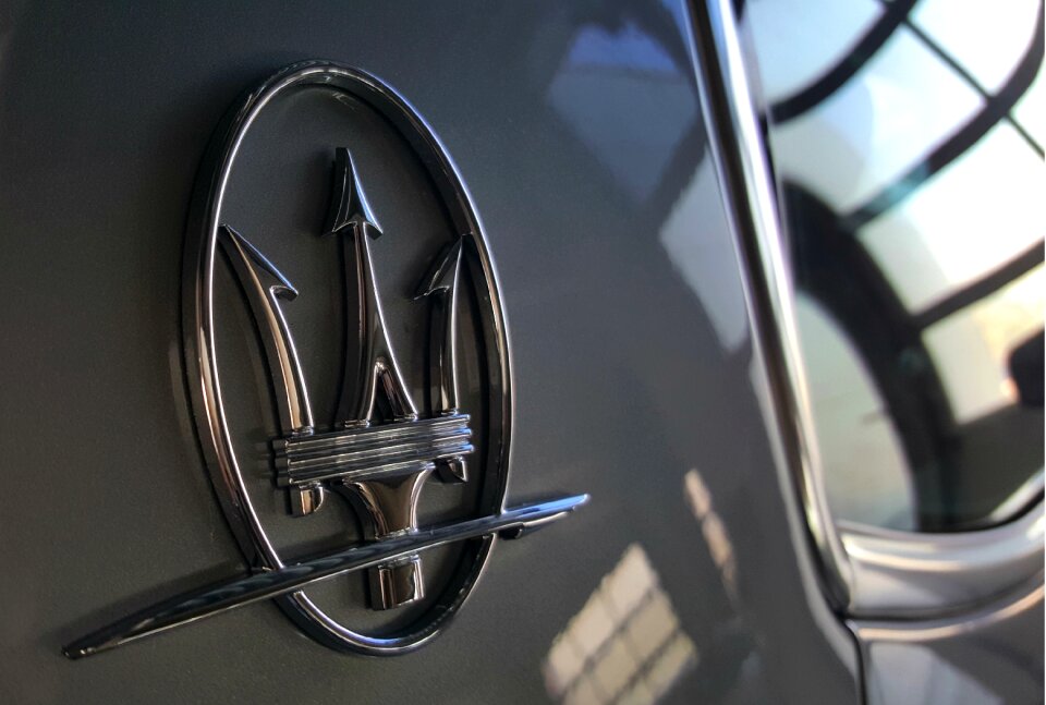 Maserati emblem sports car cars