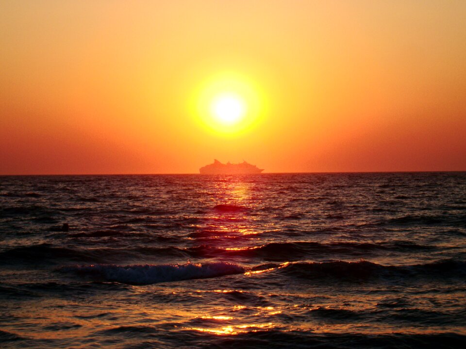 Ship sea