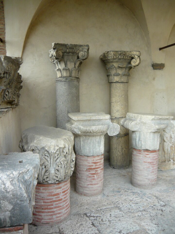 Statue art column
