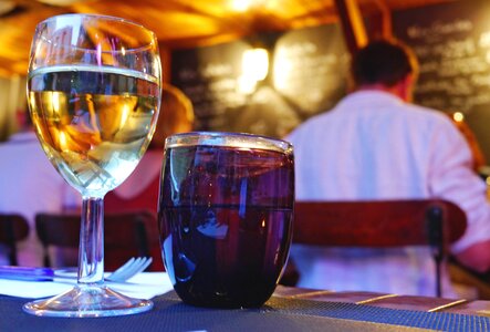 White wine dinner gedeckter table photo