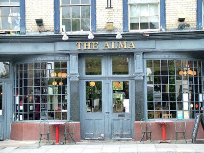 London alma pub photo