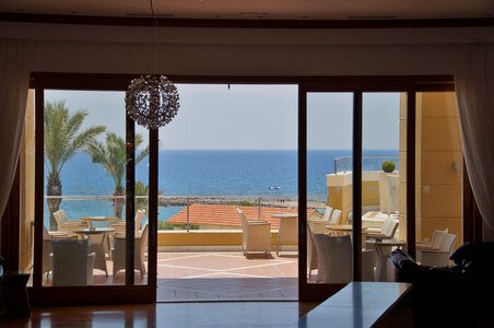Sea seating door