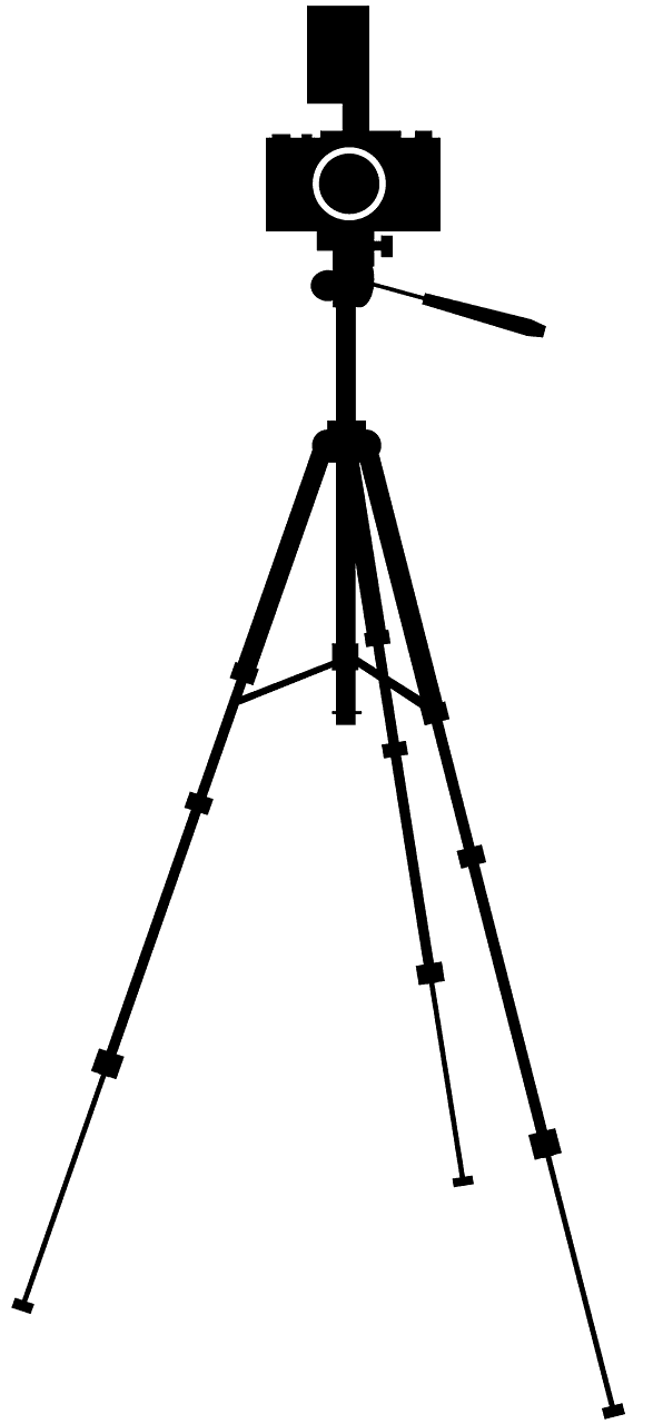 삼각대 위의 카메라