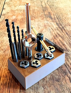 Organizer for DeWalt 17 piece SAE tap/die set