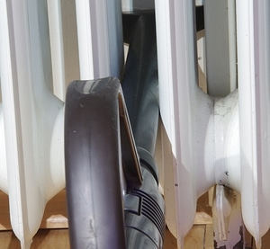Wall behind Radiator Cleaner for Dyson Vacuum Cleaners