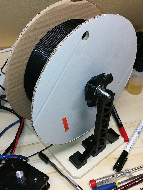 Filament spool holder
