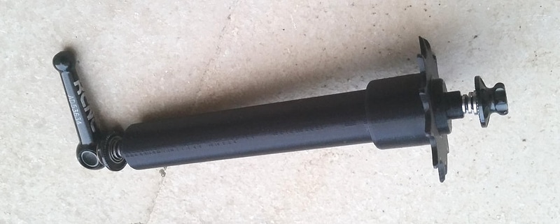 Dummy rear hub for bike transportation