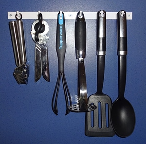 Expandable Hook Wall Mount