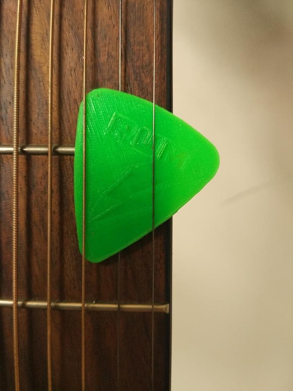 Pick with personal initials and David Bowie´s lightning bolt