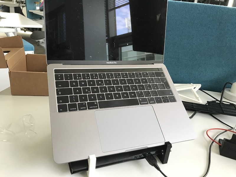 Macbook Pro 2018 laptop stand