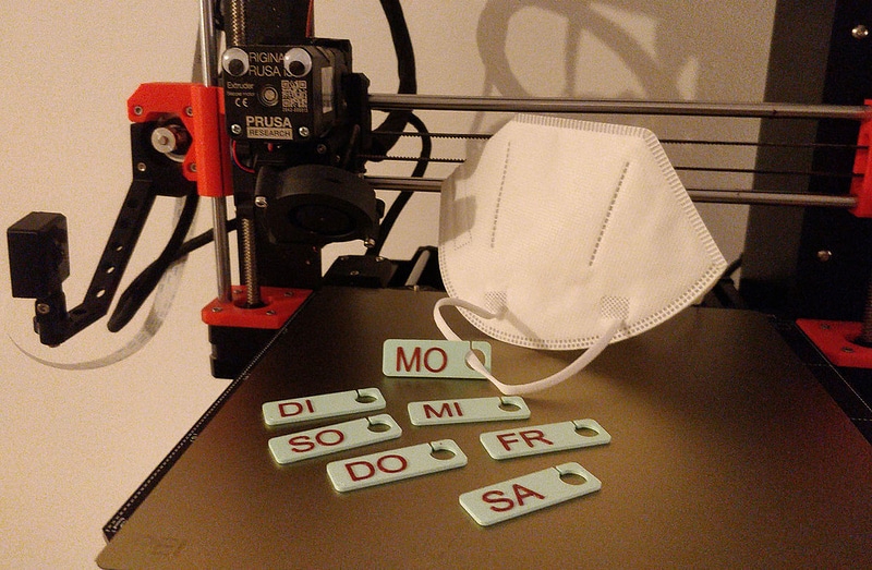Masken Wochentagsanhänger