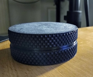 Toothless Grinder with Knurled Grip