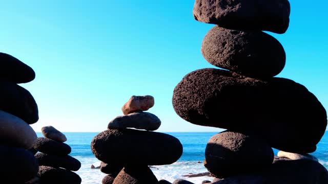 Pebbles sculpture ocean