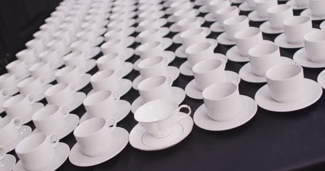 Cups 4k white