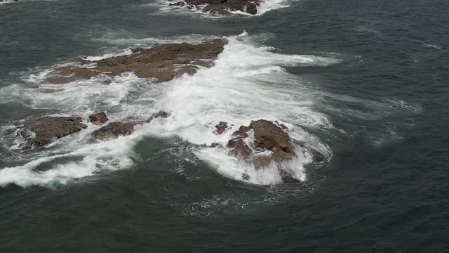 Sea wave reef