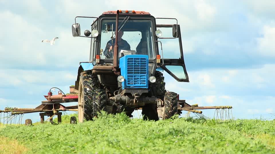 Tractor field cleaning