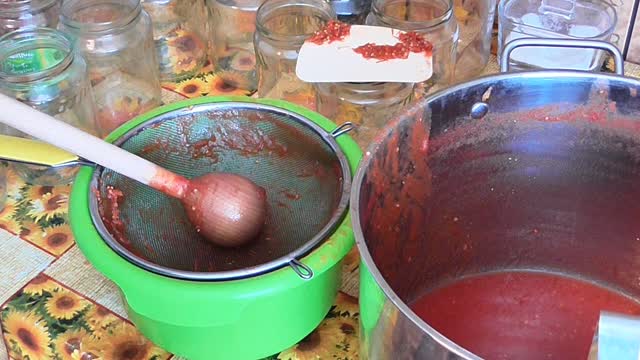 Tomato puree preserves cook