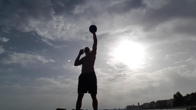 Kettlebell training kettlebell open palm snatch kettlebell snatch