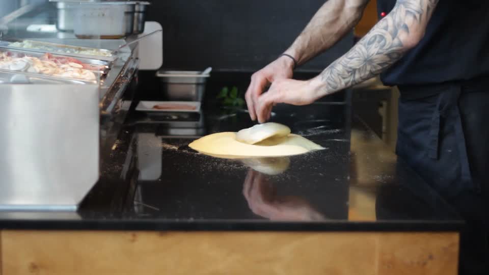Pizza maker pizza pizzeria