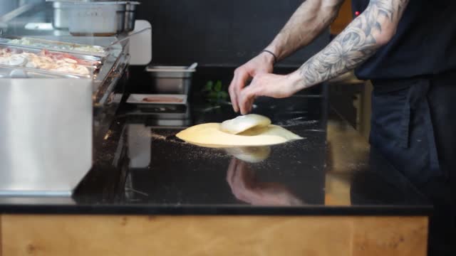 Pizza maker pizza pizzeria
