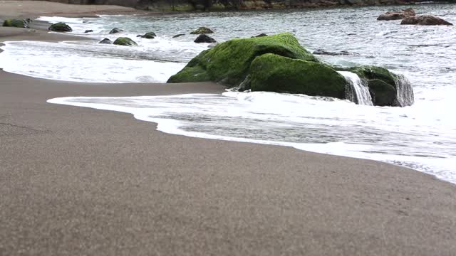 Beach sand waves