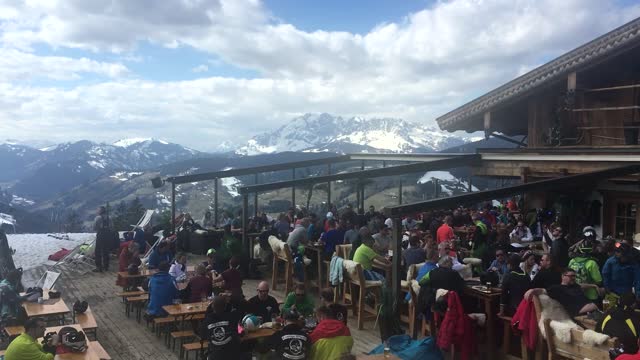 Après ski party skiing