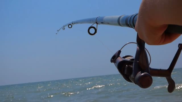 Fishing reel line fisherman